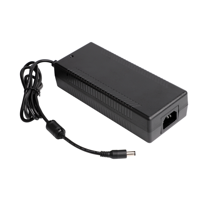 150 W zmogljiv namizni AC-DC adapter