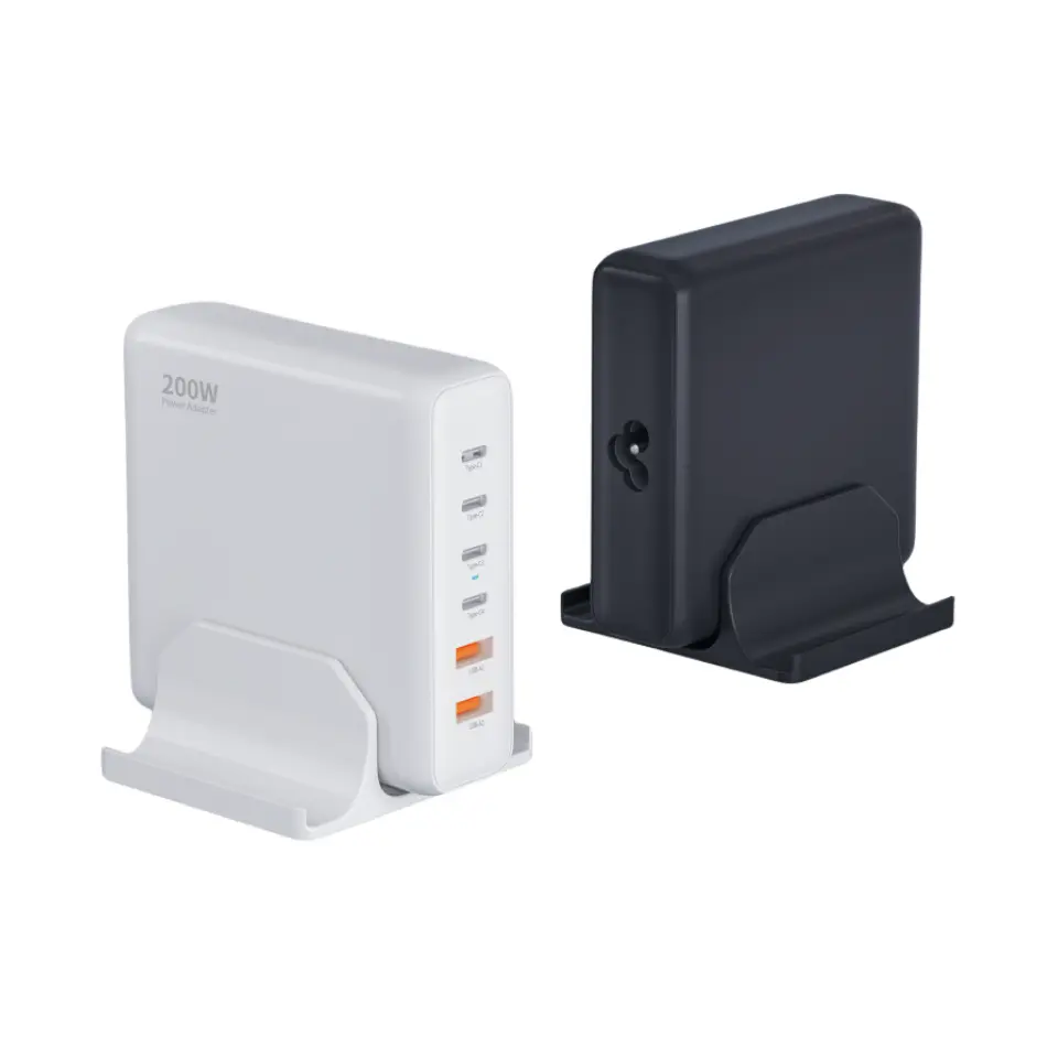 200 W namizni polnilnik PD s 6 vrati tipa C