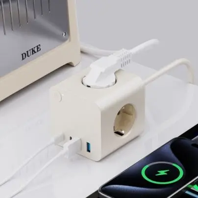 Napajalni razdelilnik EU s 25 W PD USB 3 AC vtičnicami